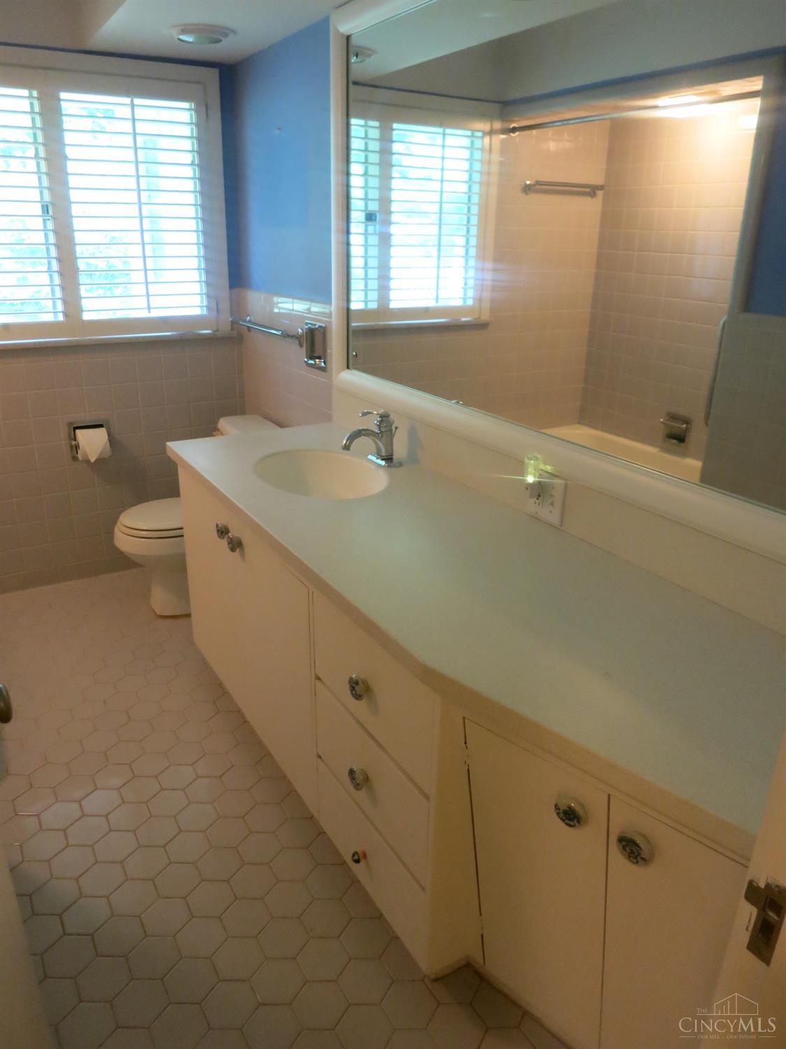 6820 Buttonwood Court