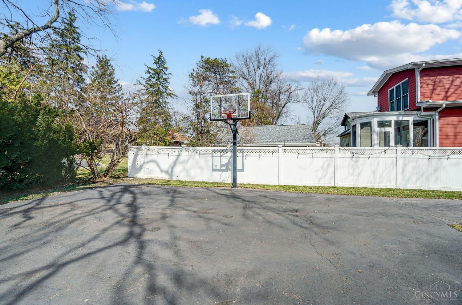 737 Barney Avenue