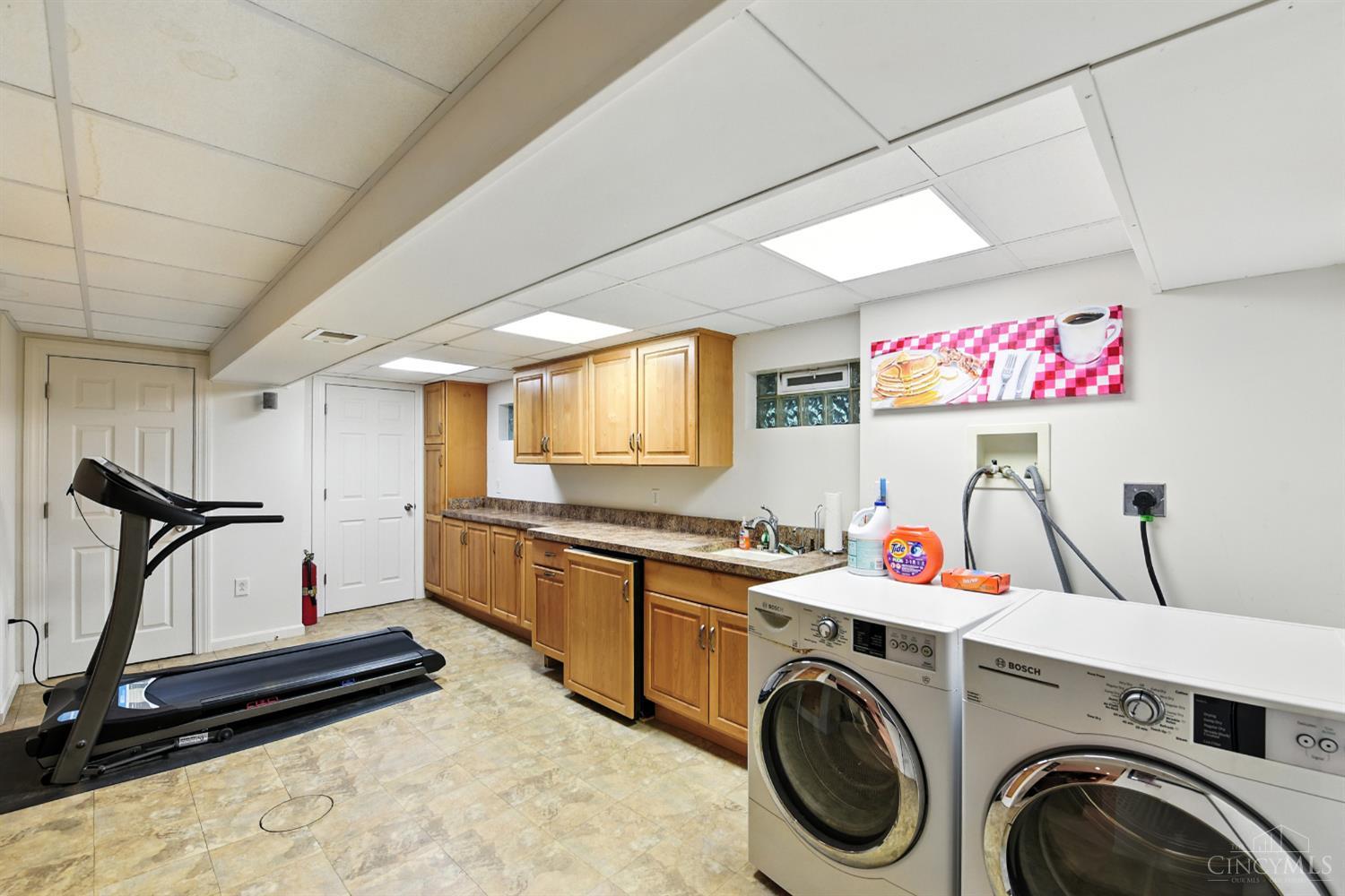 1855 Kingsway Court