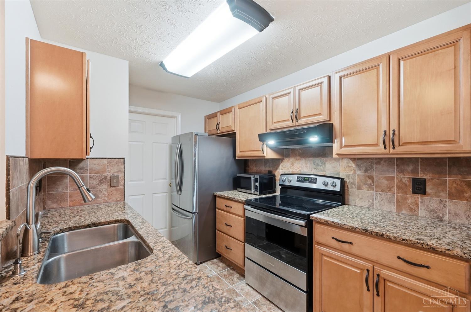 7370 Ridgepoint Drive Unit: 6