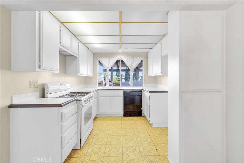 1649 N Gilbert Street 5