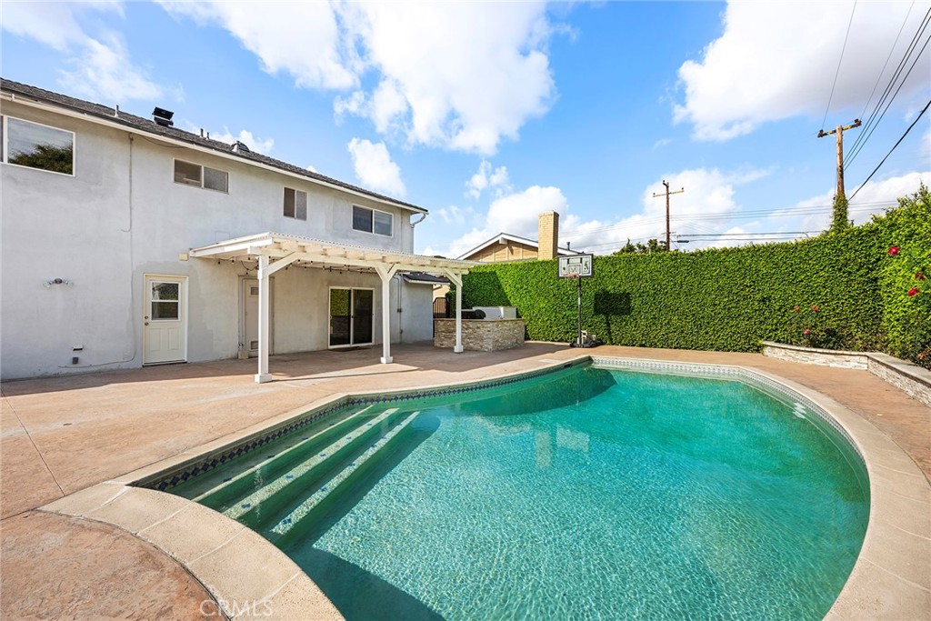 1394 Arrowhead Drive