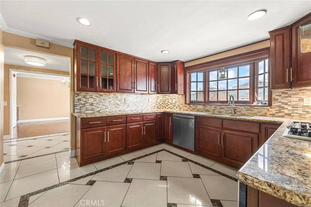 1394 Arrowhead Drive