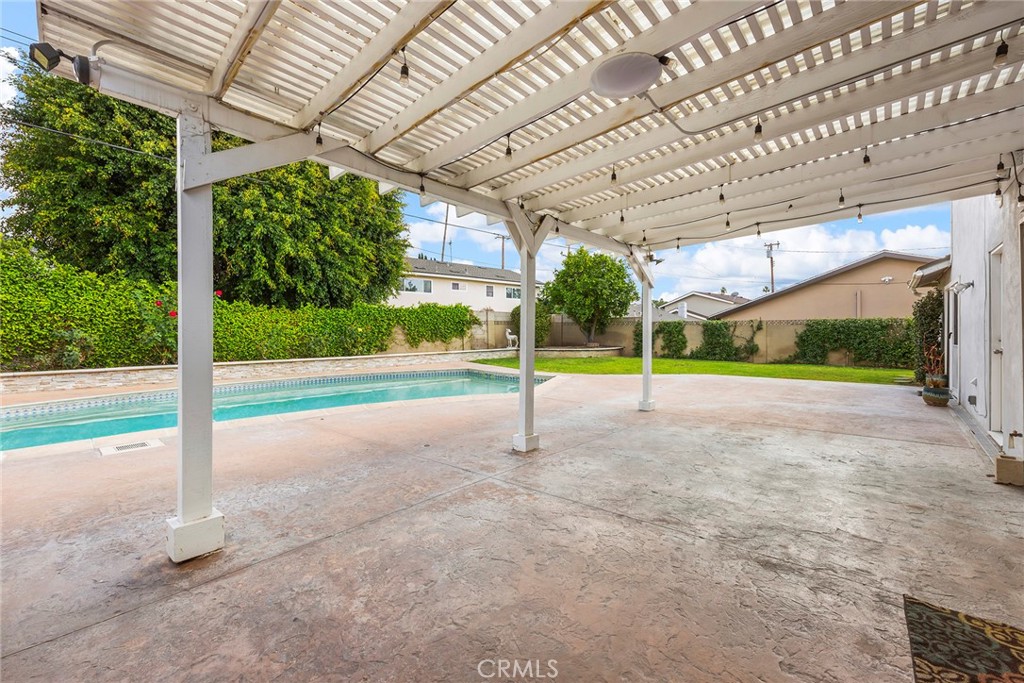 1394 Arrowhead Drive