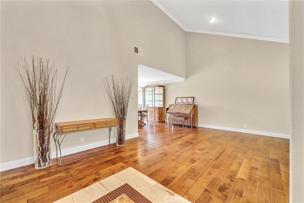 251 Avenida Santa Anita