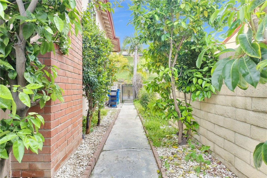 251 Avenida Santa Anita