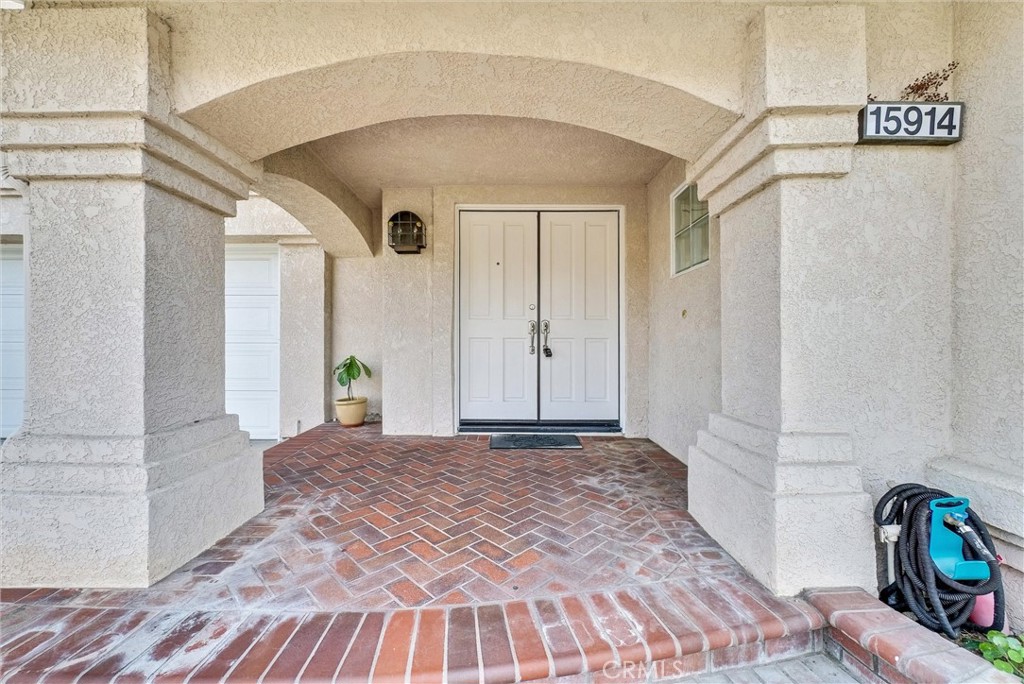 15914 Ridgeview Lane