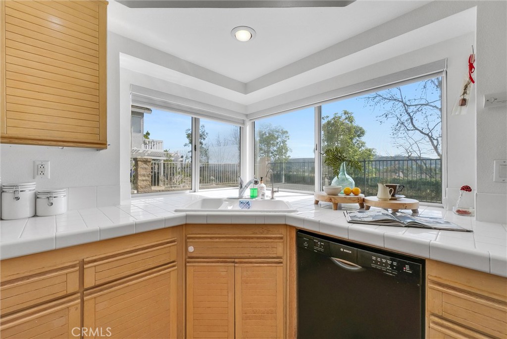 15914 Ridgeview Lane