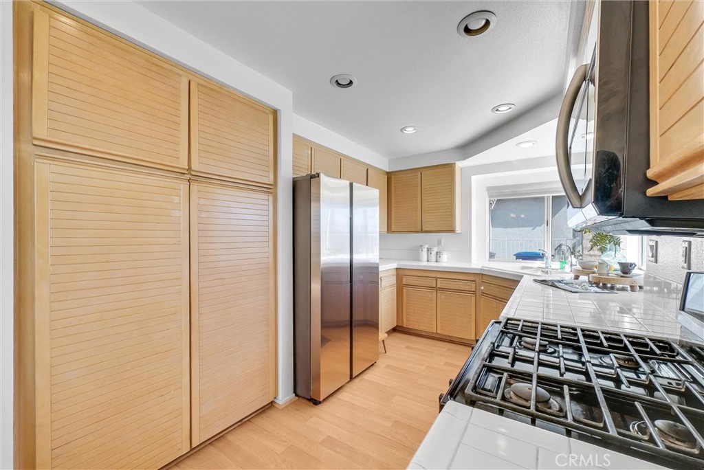 15914 Ridgeview Lane