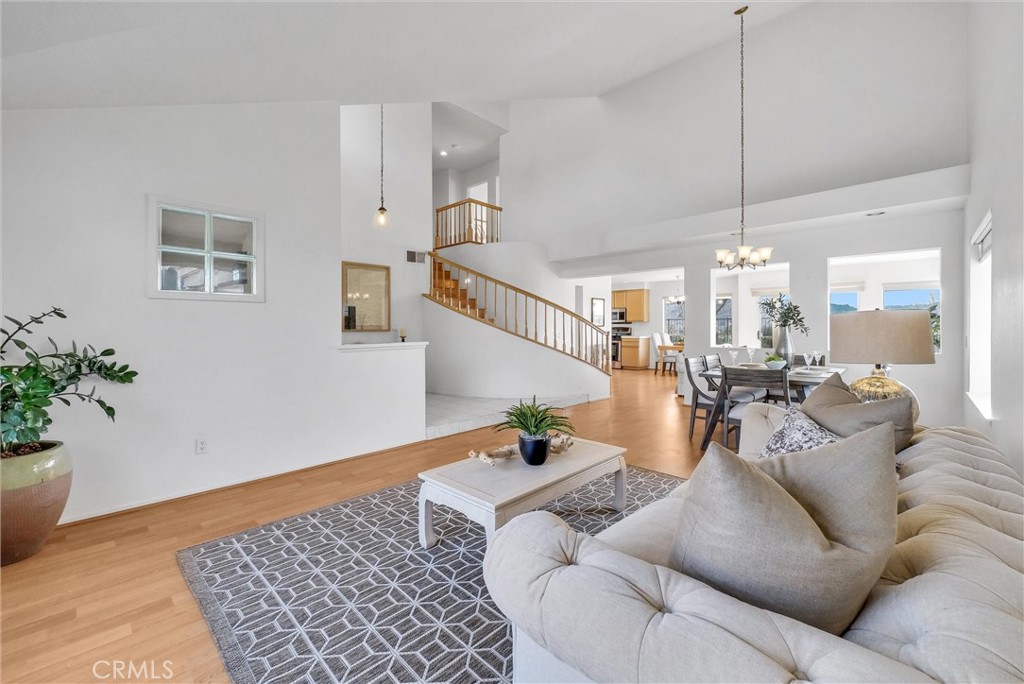 15914 Ridgeview Lane