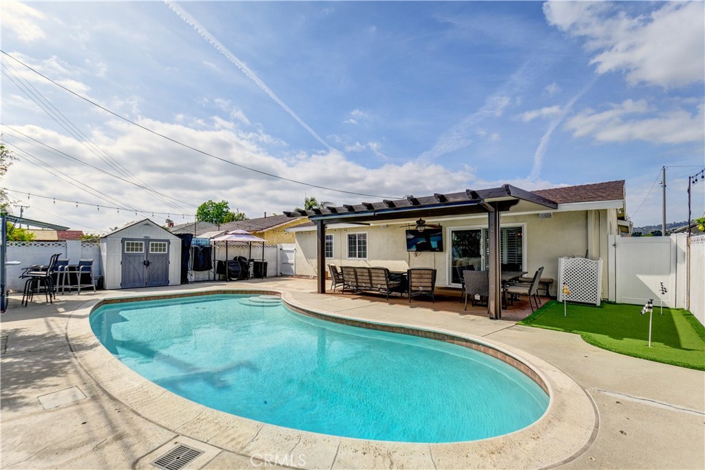 1550 Hillandale Avenue