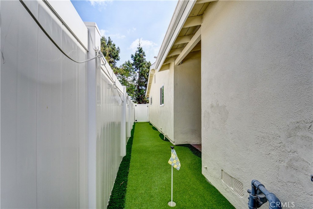 1550 Hillandale Avenue