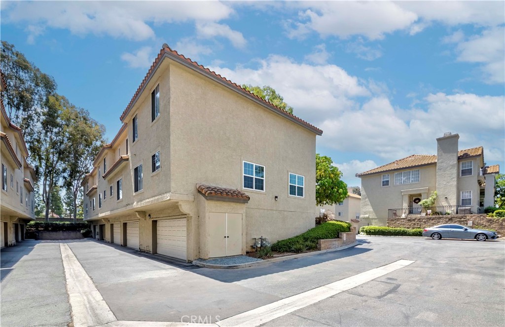 15034 Ocaso Avenue