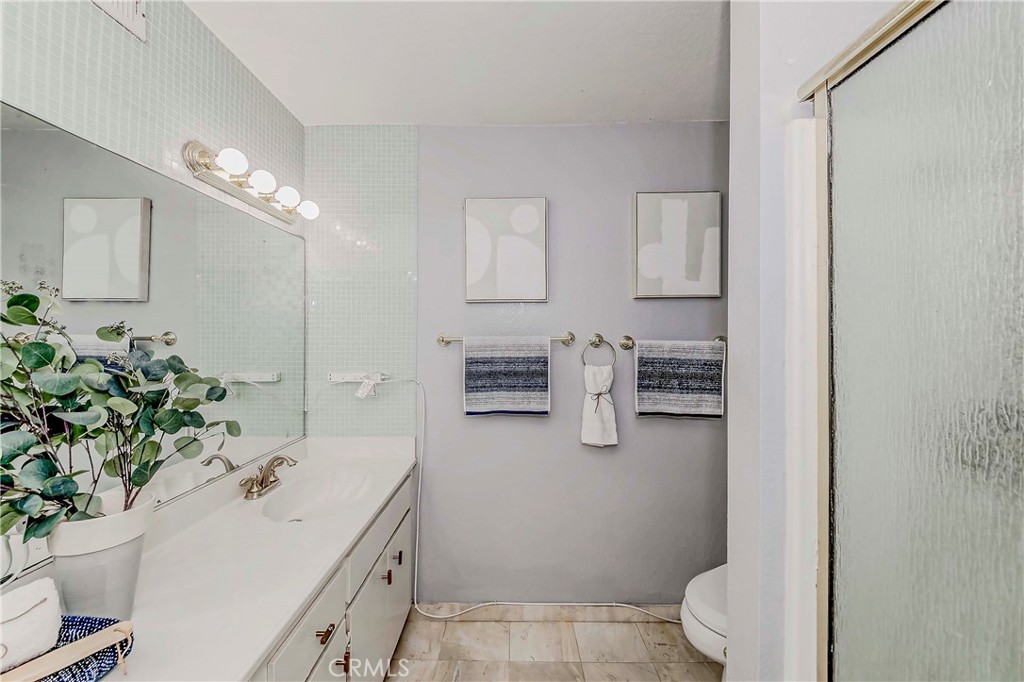 2030 S Bon View Ave G