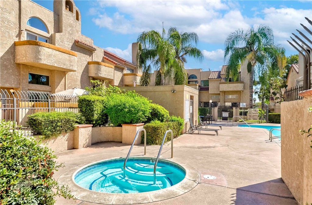 2030 S Bon View Ave G