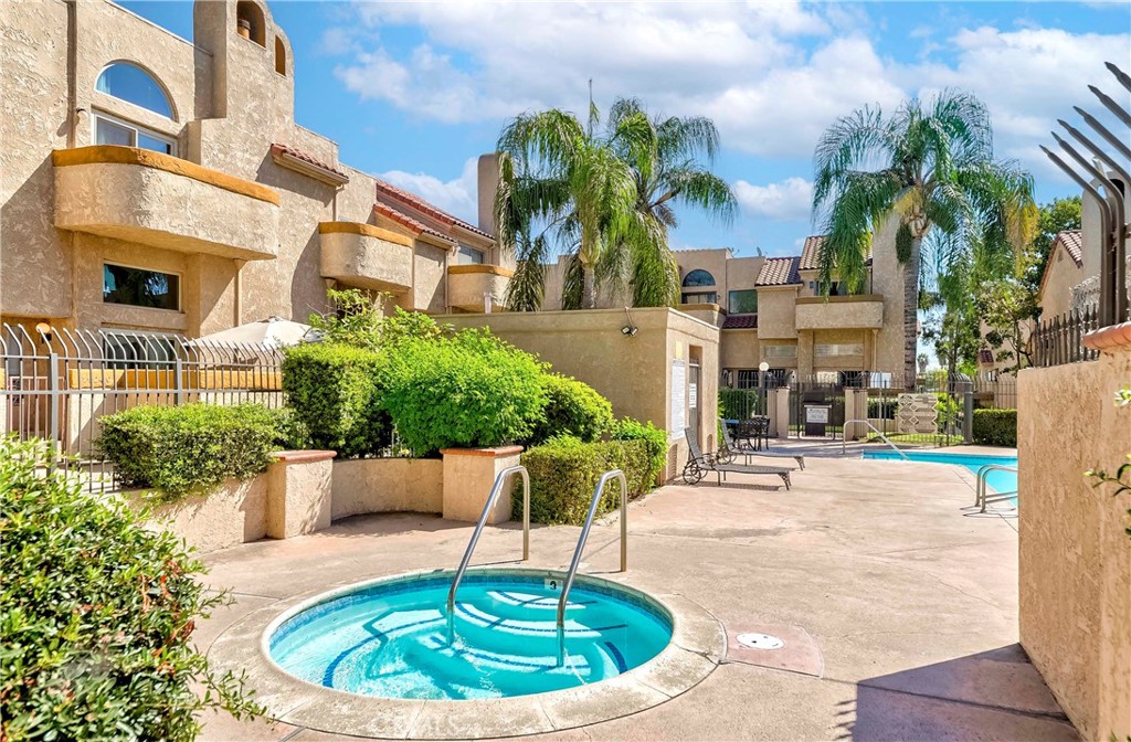 2030 S Bon View Ave G