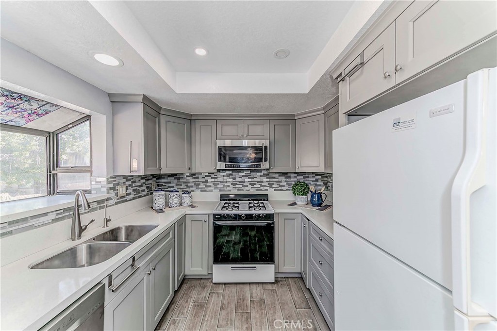 2030 S Bon View Ave G