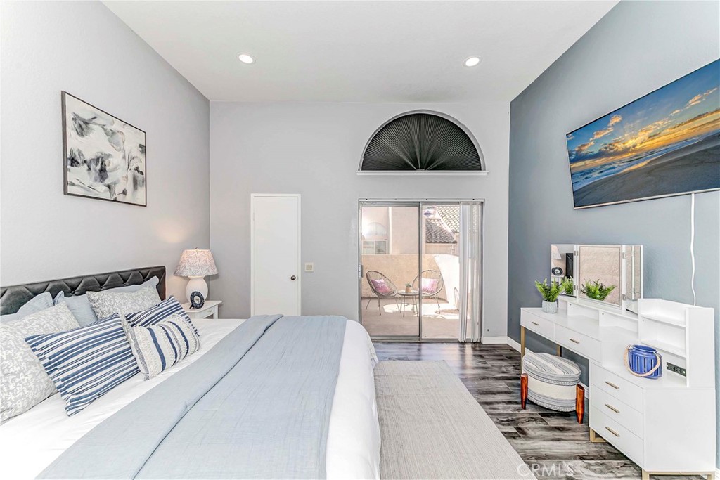 2030 S Bon View Ave G