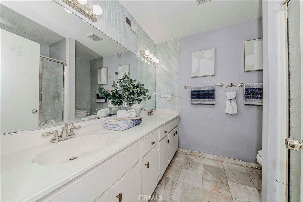 2030 S Bon View Ave G