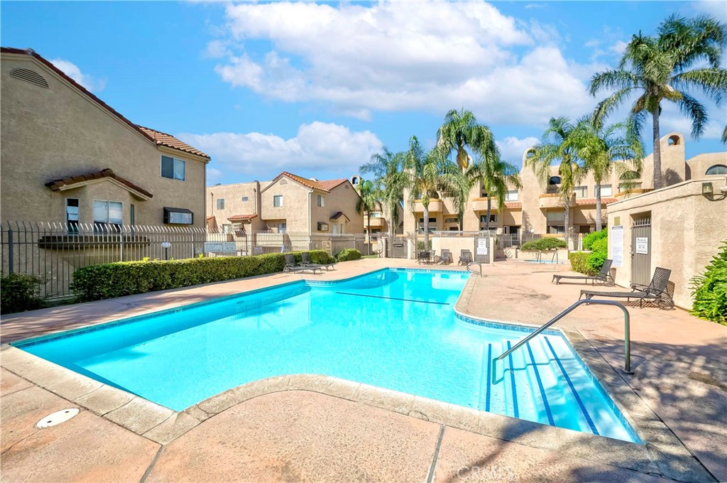 2030 S Bon View Ave G