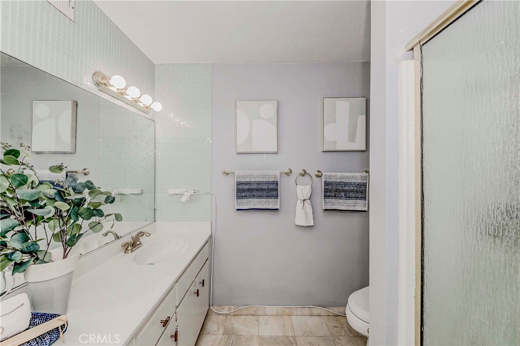 2030 S Bon View Ave G