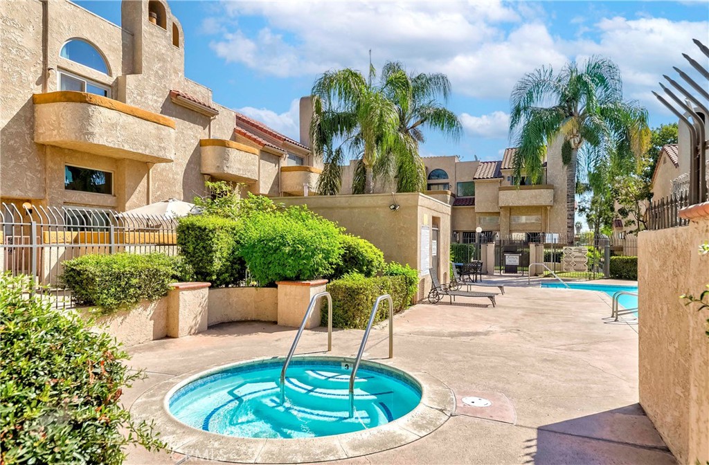 2030 S Bon View Ave G