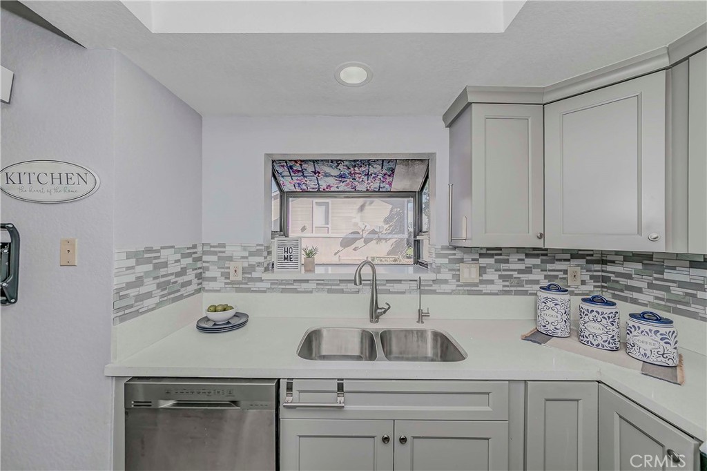 2030 S Bon View Ave G