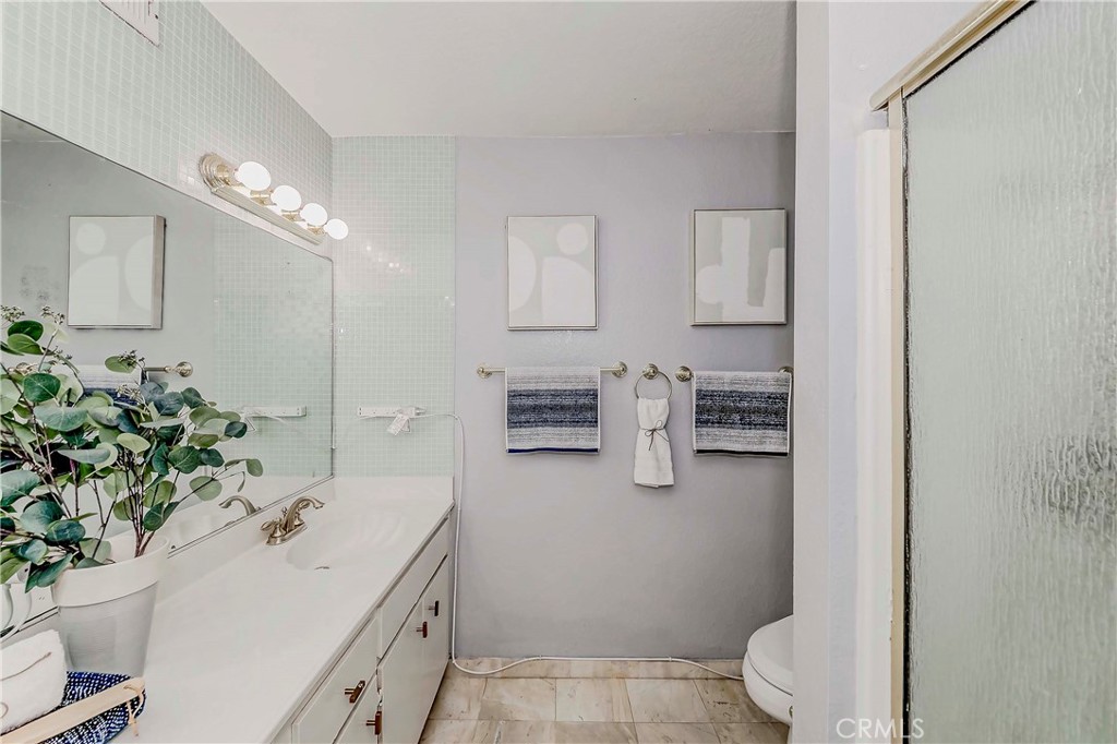 2030 S Bon View Ave G