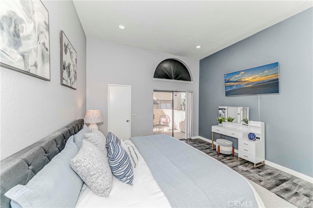 2030 S Bon View Ave G