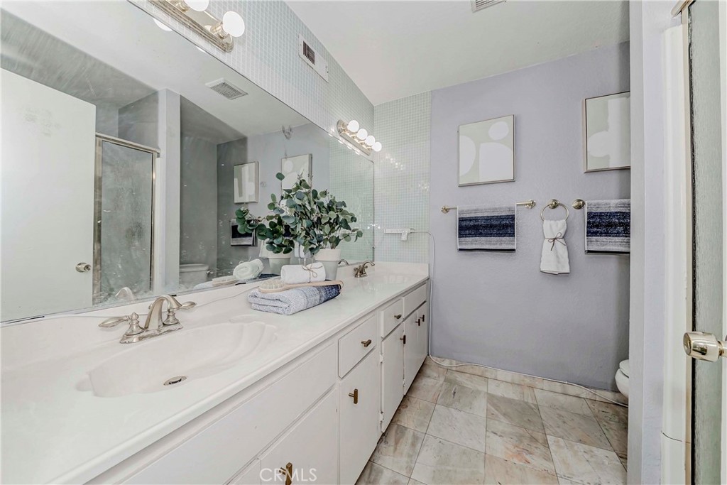 2030 S Bon View Ave G