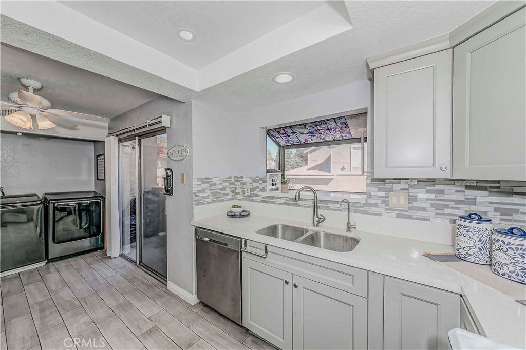 2030 S Bon View Ave G