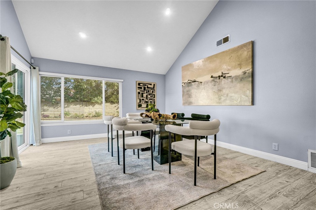 2000 Camino Centroloma