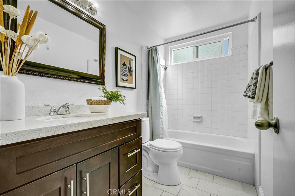 2000 Camino Centroloma