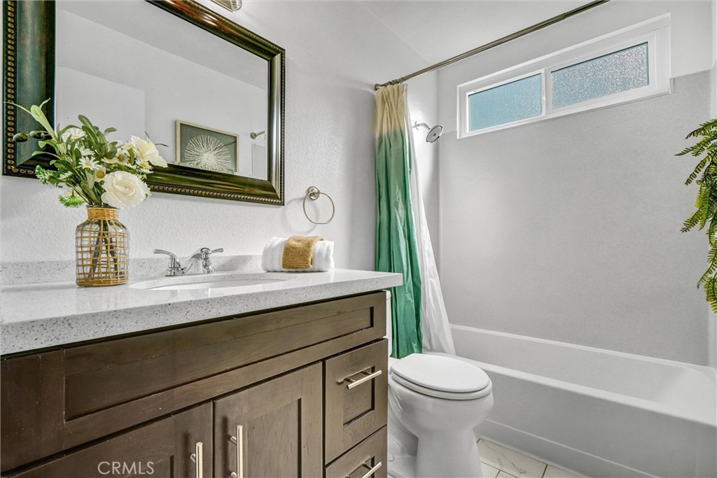 2000 Camino Centroloma