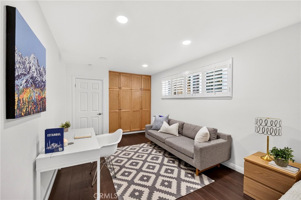 2217 Serrano Place