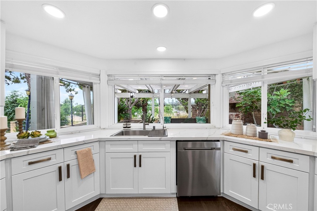 2217 Serrano Place