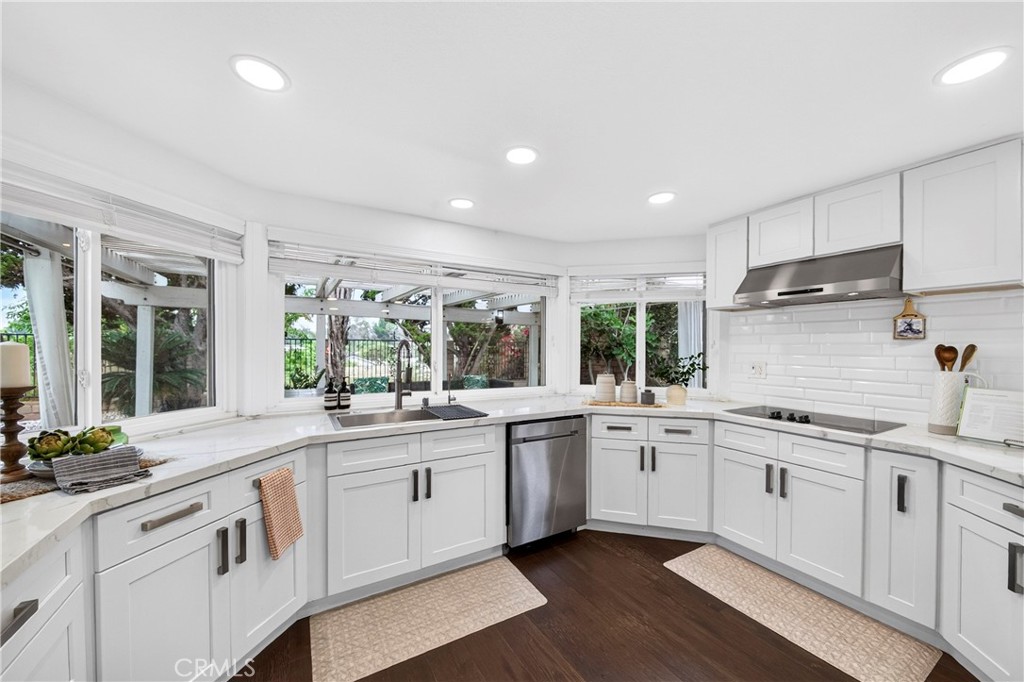 2217 Serrano Place