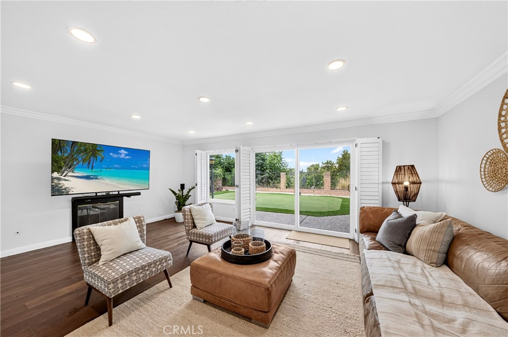 2217 Serrano Place