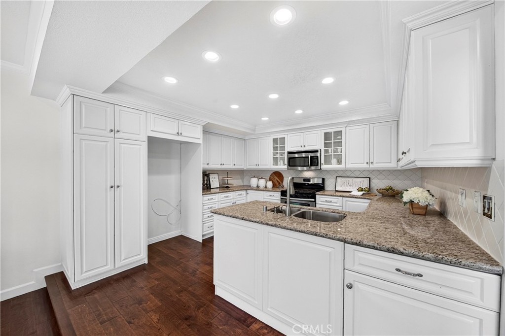 636 Colonial Circle