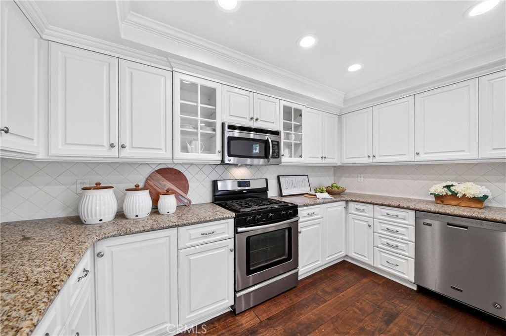 636 Colonial Circle