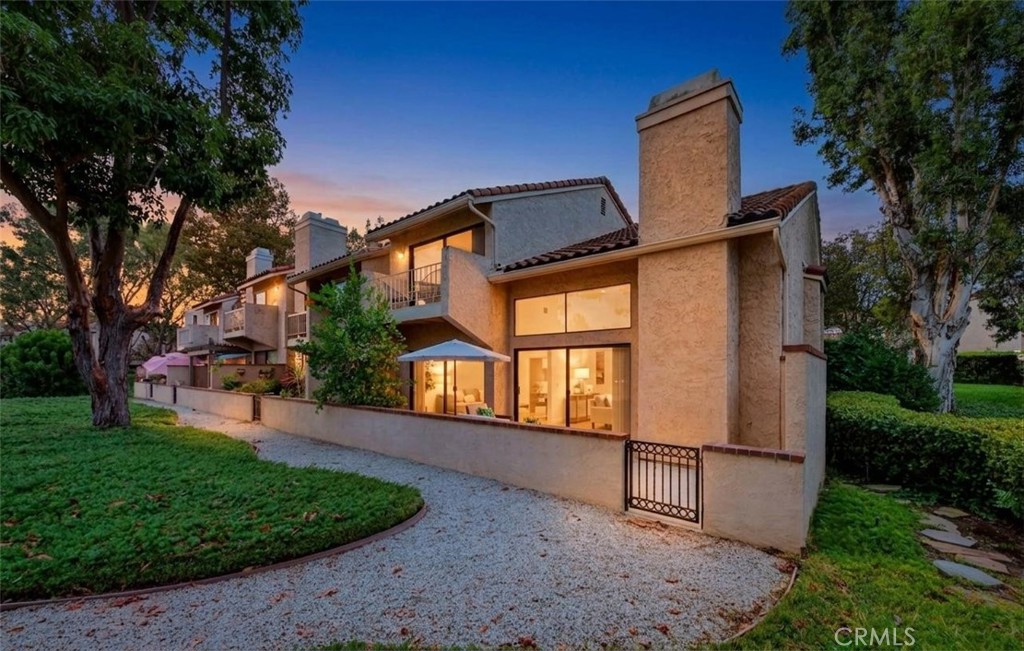 636 Colonial Circle