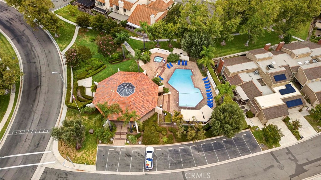 636 Colonial Circle