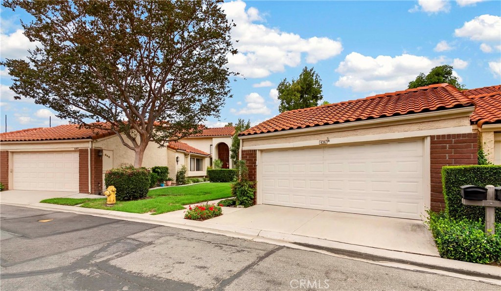 636 Colonial Circle