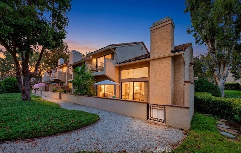 636 Colonial Circle