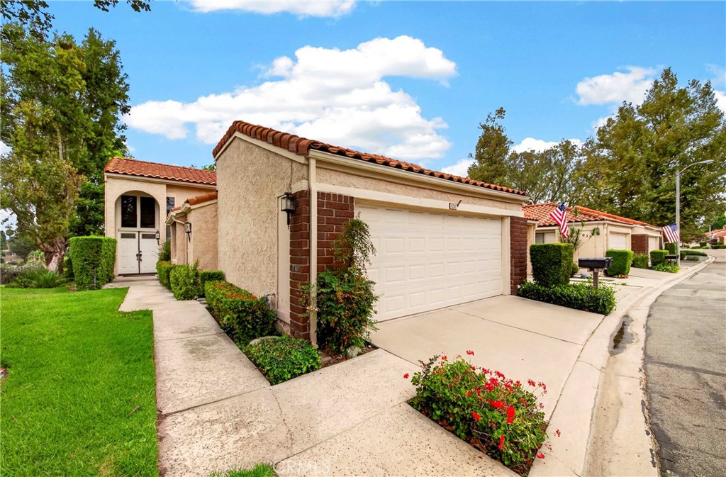 636 Colonial Circle
