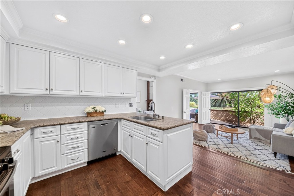 636 Colonial Circle