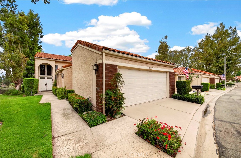 636 Colonial Circle