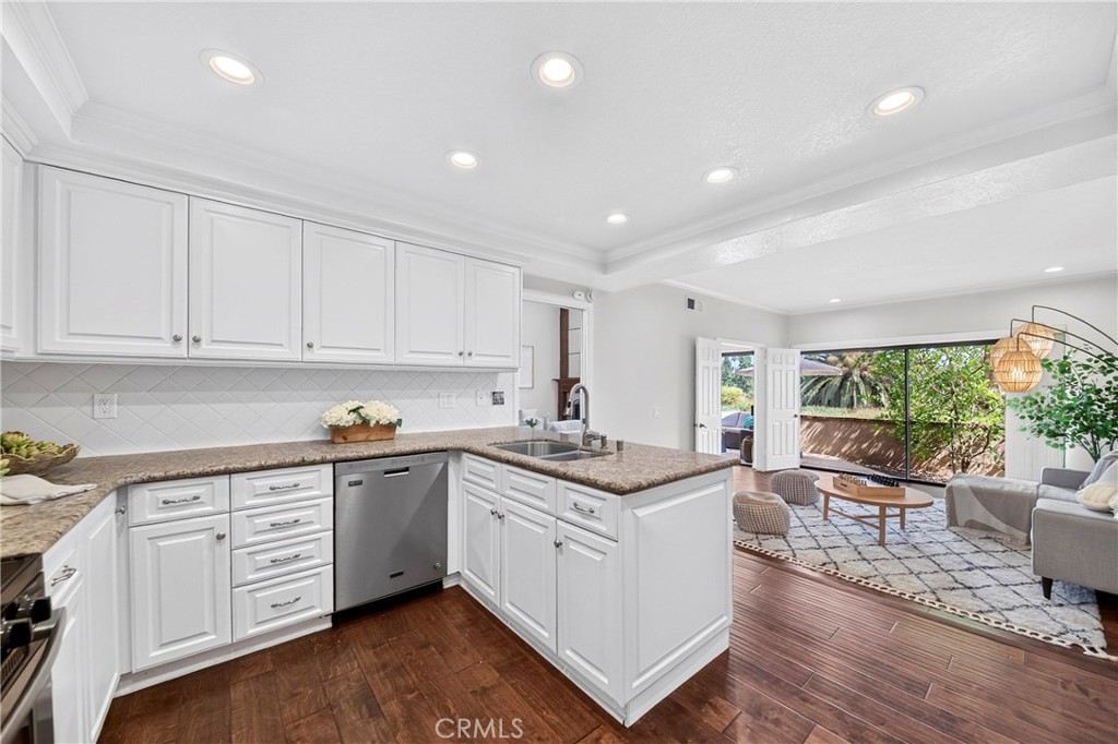 636 Colonial Circle