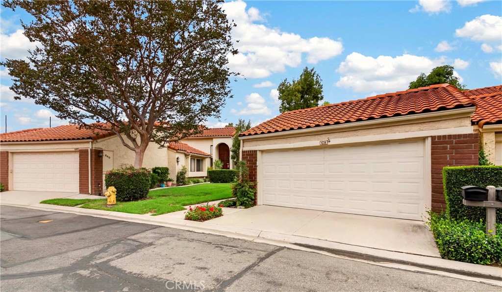 636 Colonial Circle