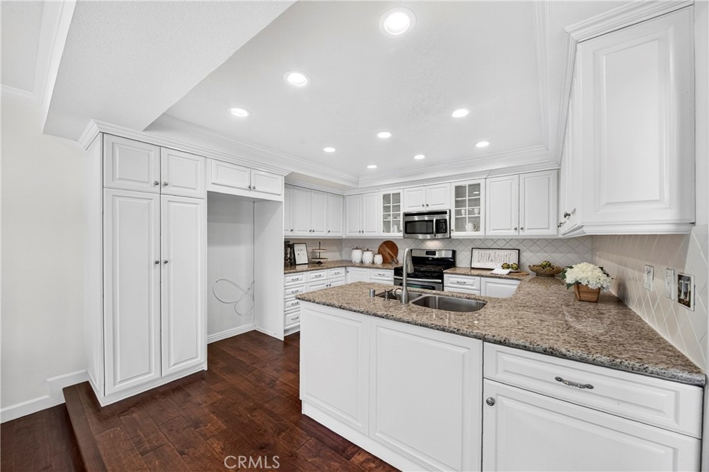 636 Colonial Circle